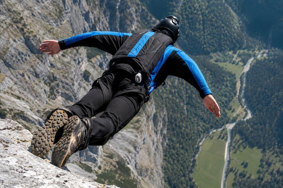 10 Most Dangerous Extreme Sports People Actually Do spospo10