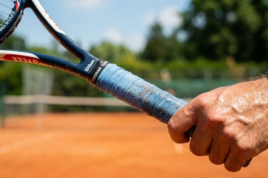best-tennis-overgrips-sweaty-hands