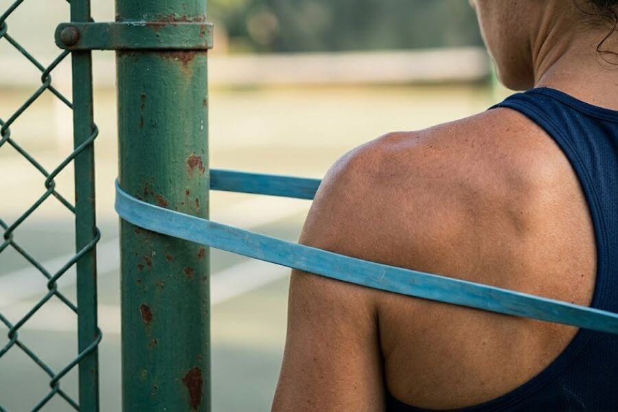 Read more about the article 10 Best Resistance Bands for Warming Up Your Shoulders Before a Tennis Match
